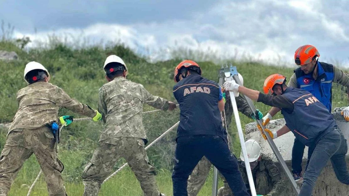 AFAD '100 bin arama kurtarma personeli' hedefiyle Şırnak'ta gönüllü ekipler yetiştiriyor