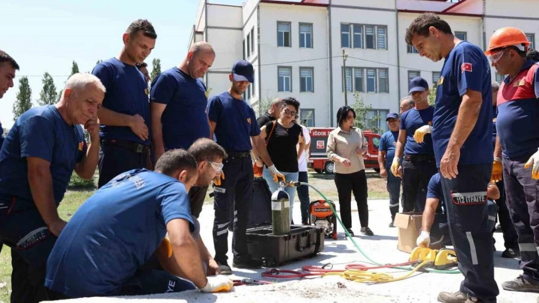 AFAD'tan , itfaiye personeline arama kurtarma eğitimi verdi