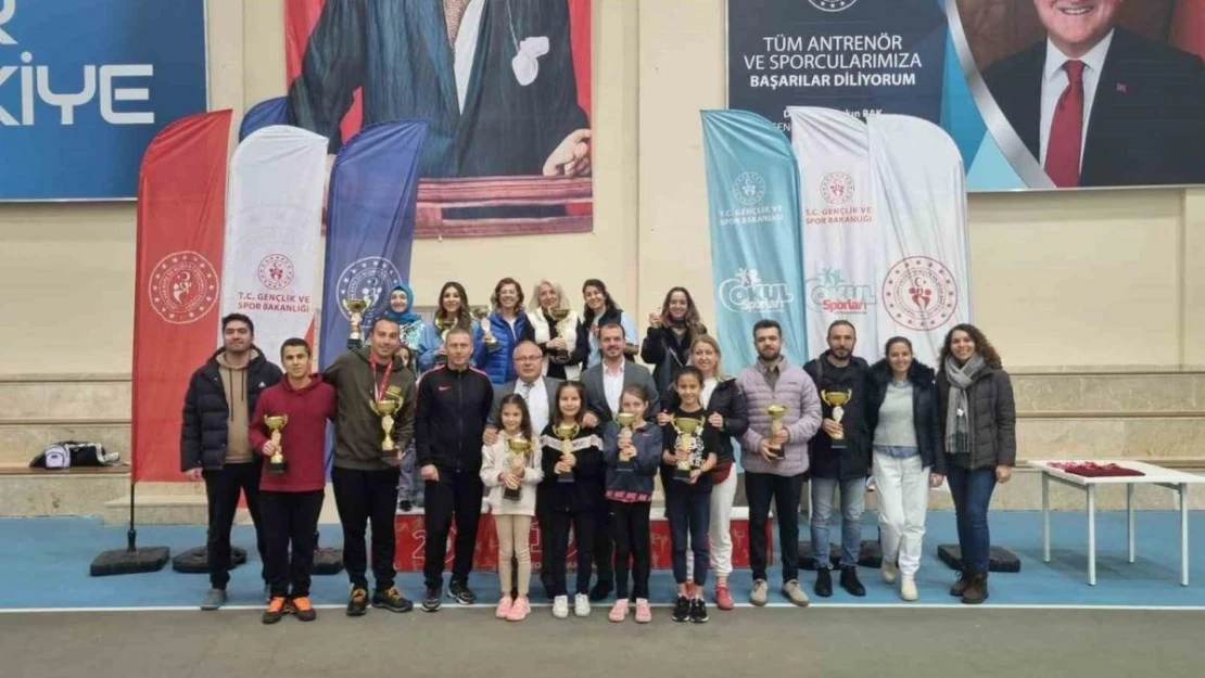 Afyonkarahisar'da 6 farklı kategoride yapılan tenis turnuvası sona erdi