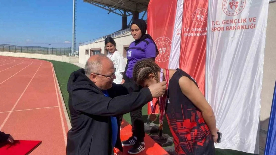 Afyonkarahisar'da Atletizm Gençler Müsabakaları sona erdi