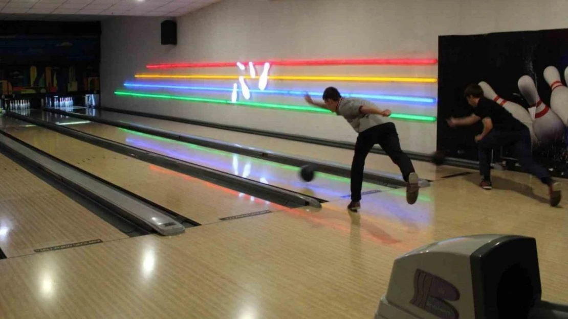 Afyonkarahisar'da Okul Sporları Bowling Turnuvası ilk kez düzenlendi