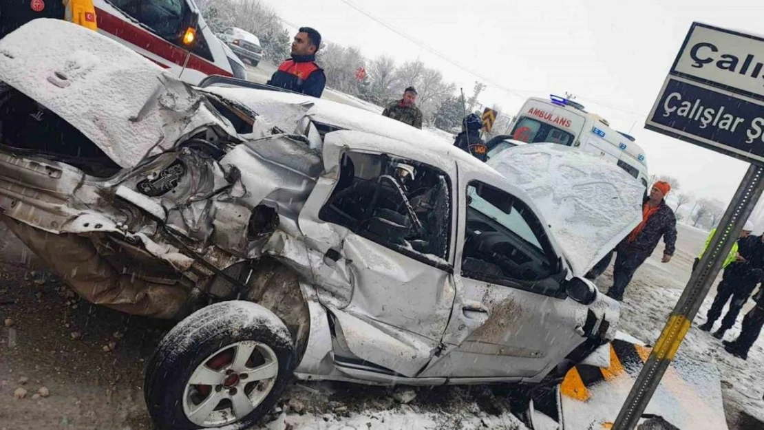 Afyonkarahisar'da trafik kazası: 5 yaralı