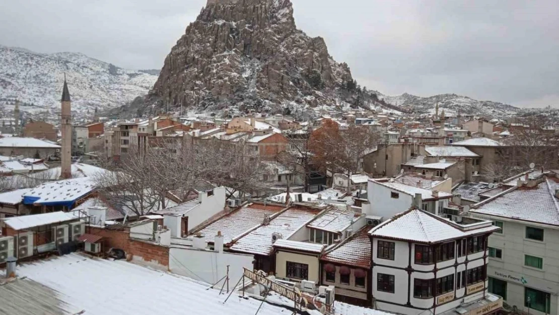 Afyonkarahisar kar yağışı sonrası beyaza büründü