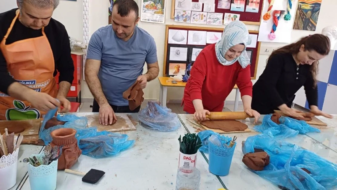 Ağlasun Mehmet Akif Ersoy İlkokulu'nda Görsel Sanatlar Atölyesi kuruldu