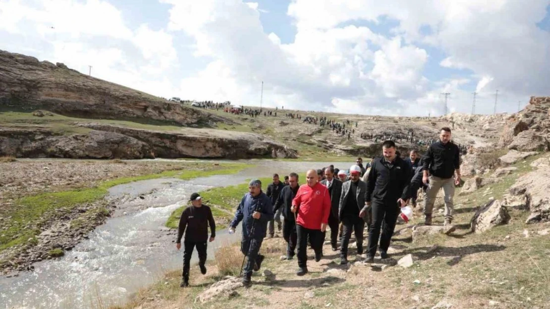 Ağrı'da 'Diyadin Kanyonu Yürüyüşü' düzenlendi