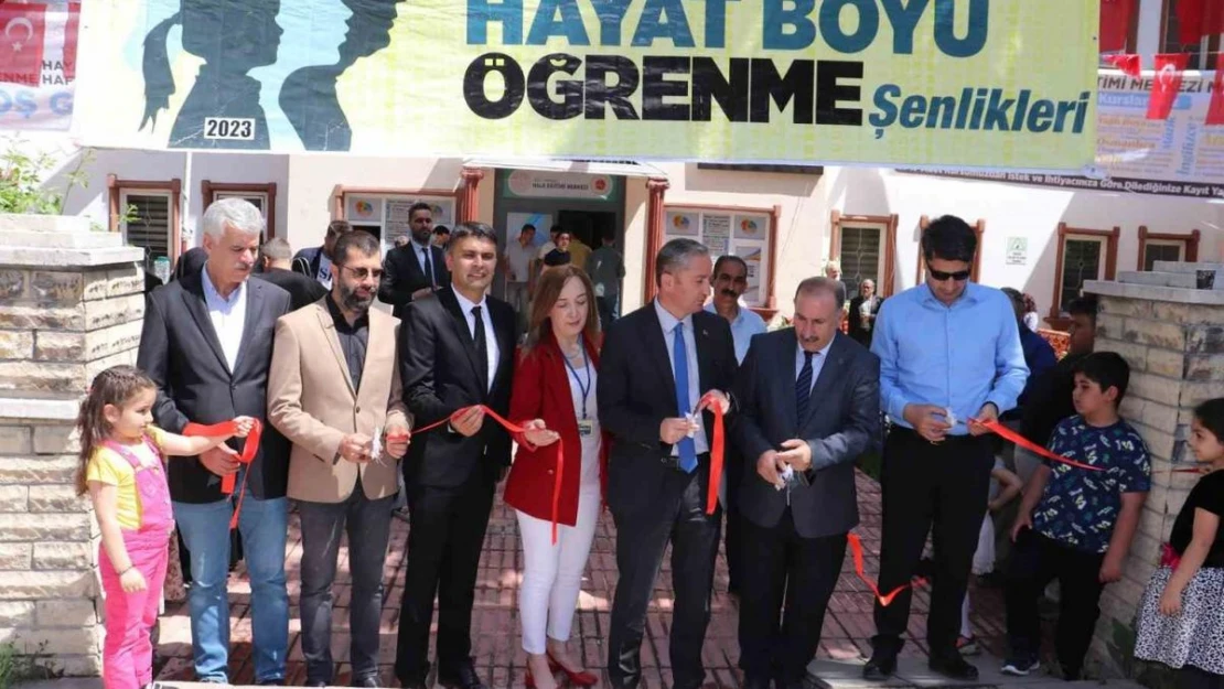 Ağrı'da 'Hayat Boyu Öğrenme Şenliği' düzenlendi