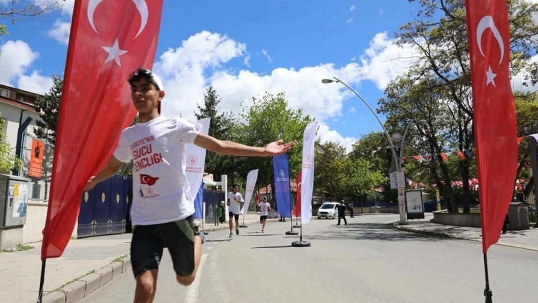 Ağrı'da 15-19 Mayıs Gençlik Haftası kutlamaları devam ediyor