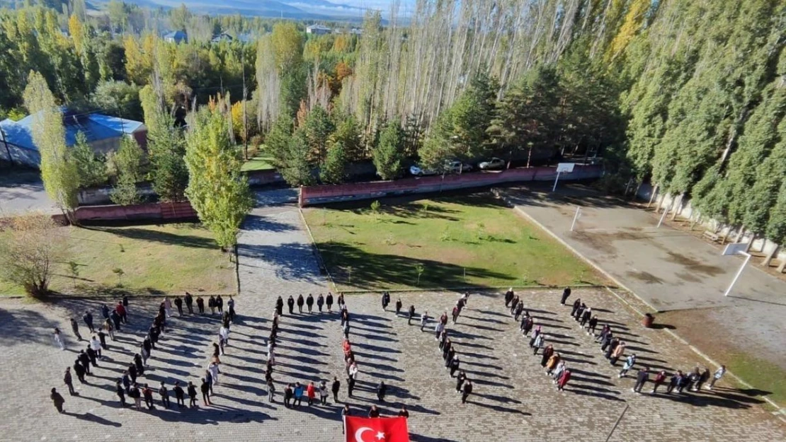 Ağrı'da Cumhuriyet'in 100. yılına özel koreografi