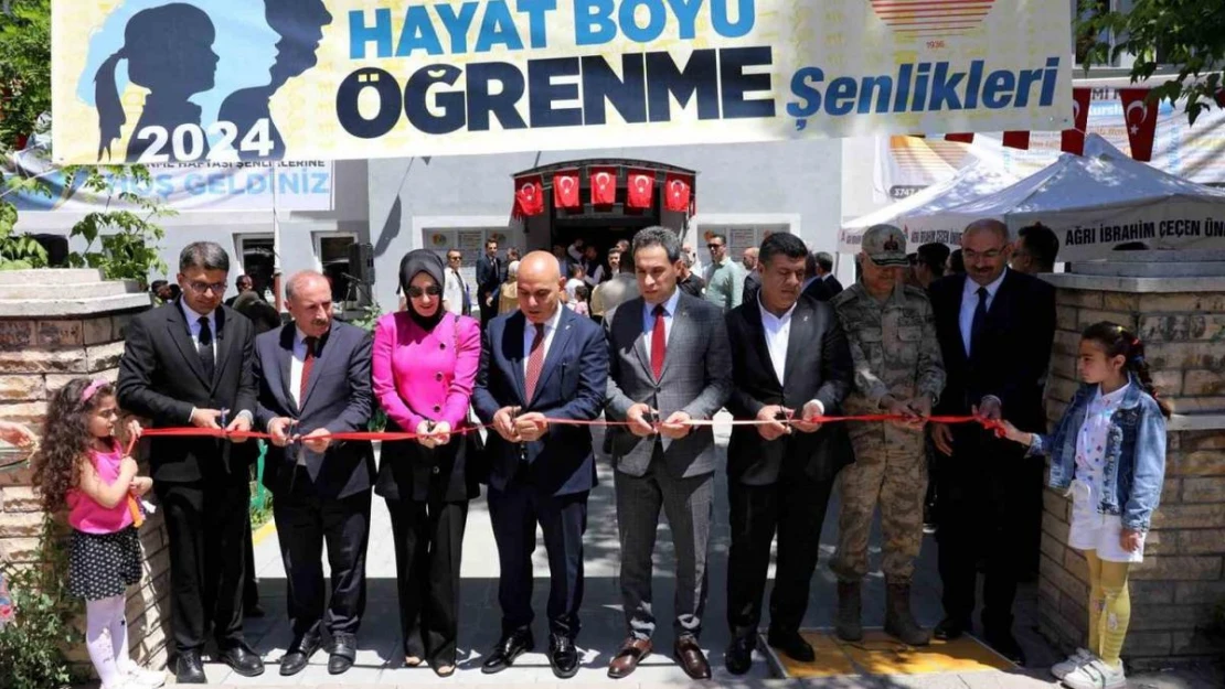 Ağrı'da Hayat Boyu Öğrenme Şenliği düzenlendi