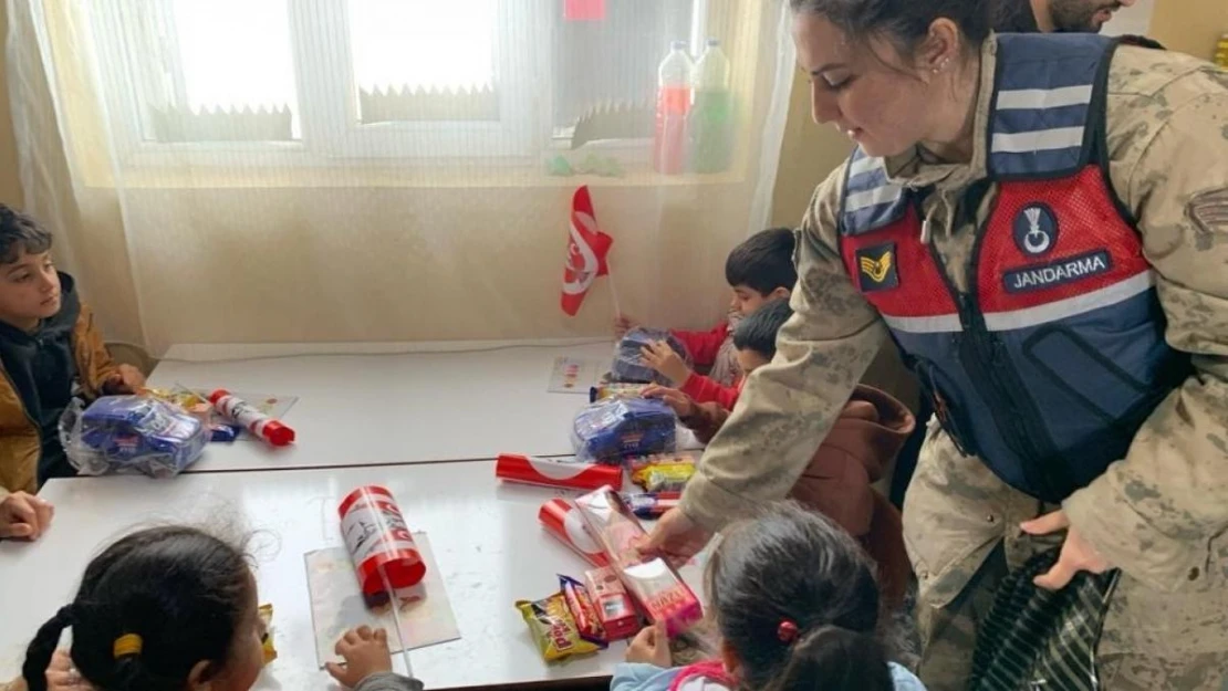 Ağrı'da jandarmadan ilkokul öğrencilerine 'Mahremiyet' eğitimi