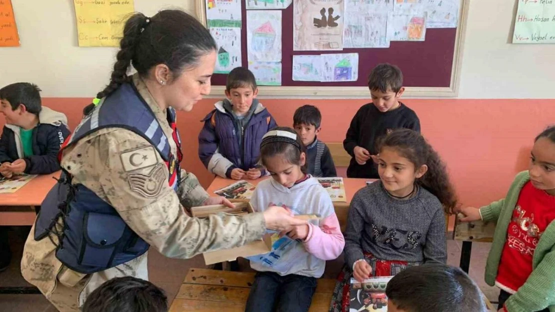 Ağrı'da jandarmadan ilkokul öğrencilerine 'Mahremiyet' eğitimi