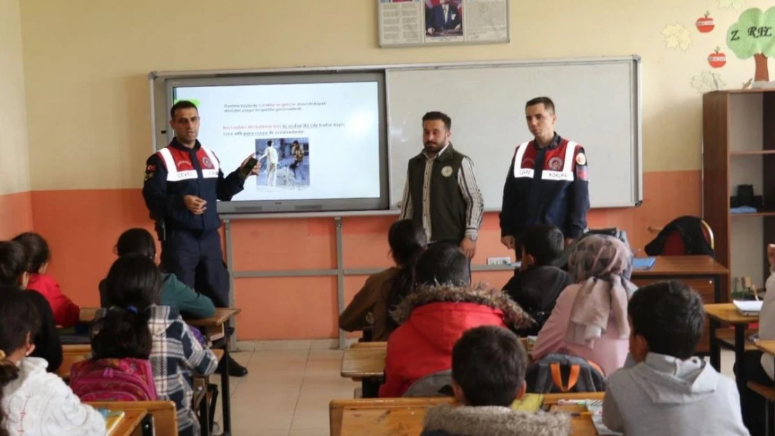 Ağrı'da öğrencilere doğa ve hayvan sevgisi anlatıldı