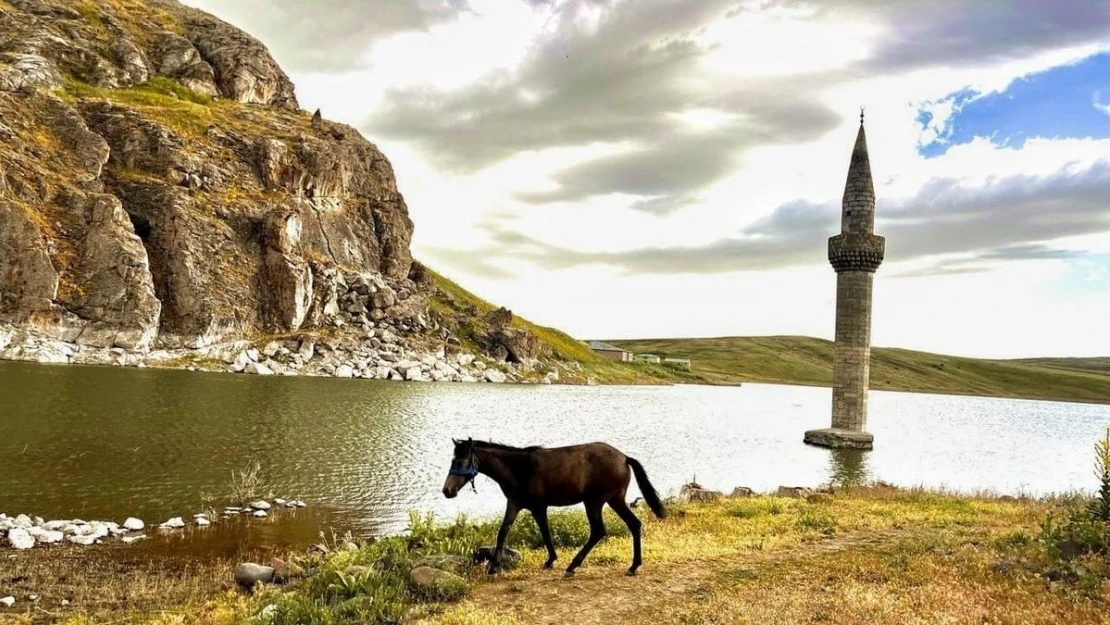 Ağrı'da sular altında kalan minarenin eşsiz güzelliği