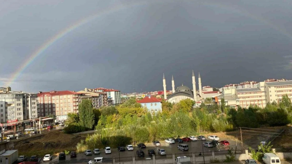 Ağrı'da yağmur sonrası gökkuşağı mest etti