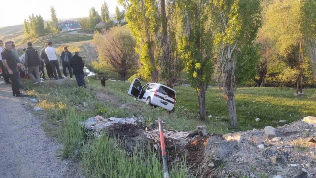 Ağrı'da yola çıkan inek kazaya neden oldu: 6 yaralı