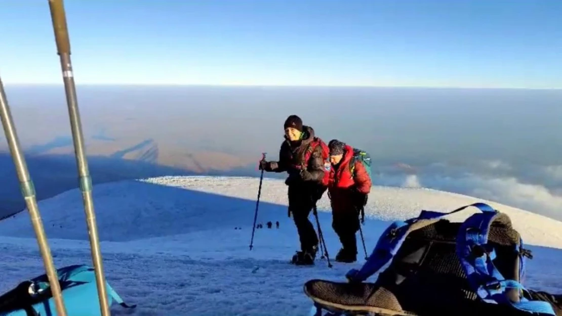 Ağrı Dağı turistleri ağırlamaya devam ediyor