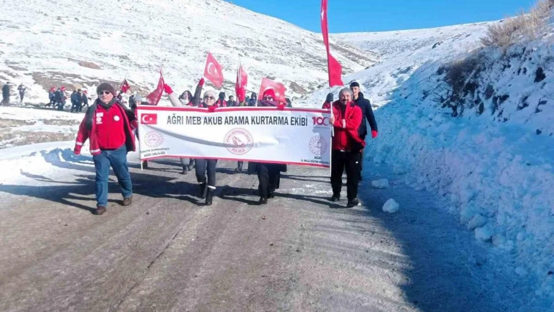 Ağrı MEB AKUB üyeleri Sarıkamış'ta şehitleri andı