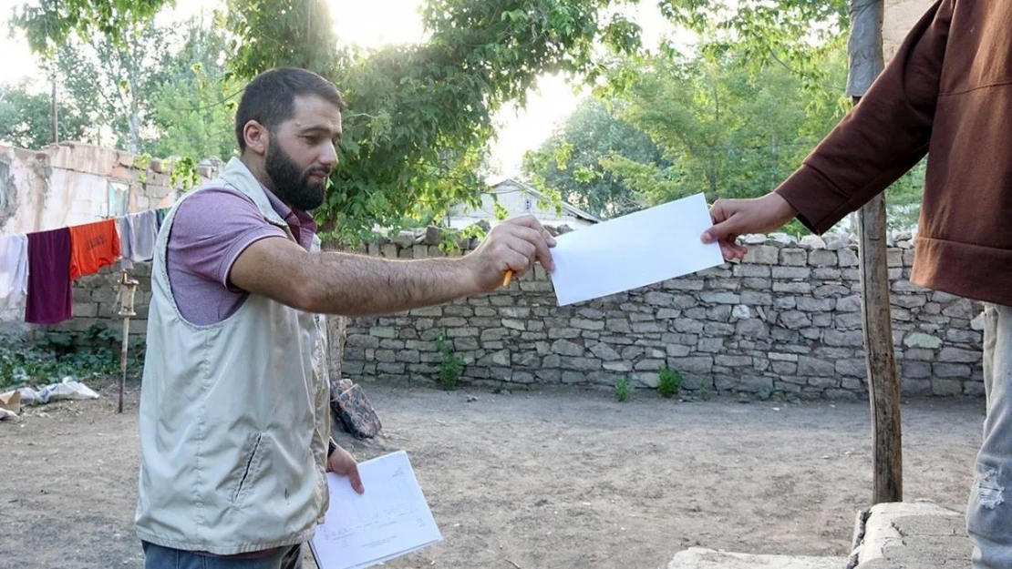 Ağrı Umut Kervanı Derneği, ihtiyaç sahibine aileleri yalnız bırakmıyor