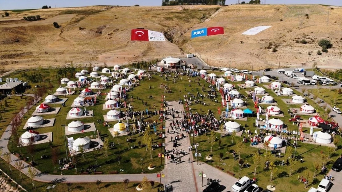 Ahlat'ı iki günde 120 bin kişi ziyaret etti