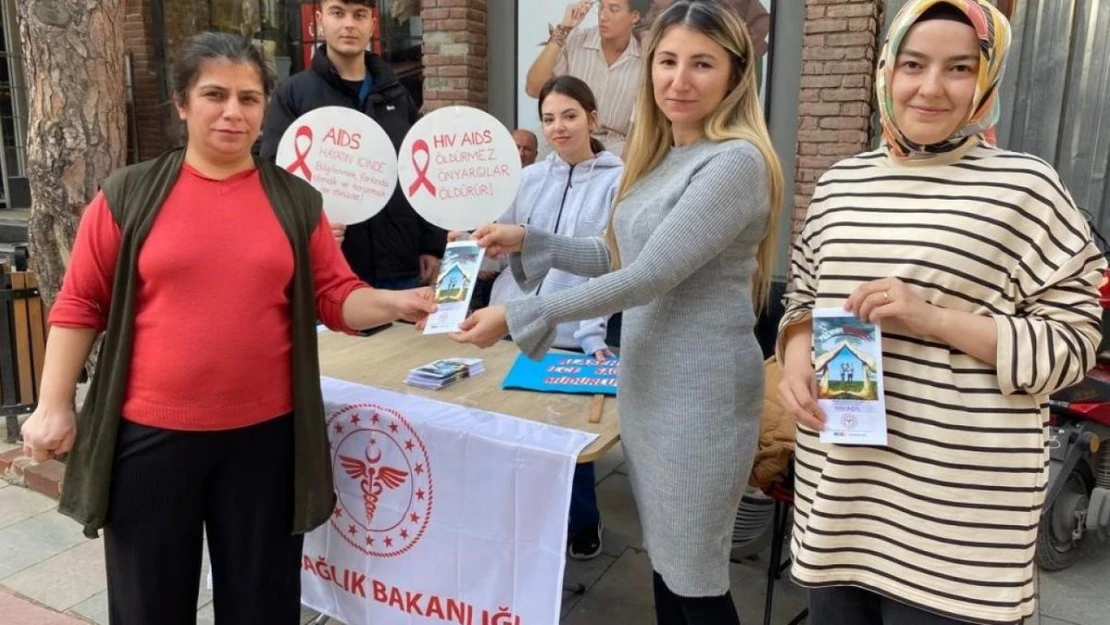 AIDS'e dikkat çekmek için stant açıtılar