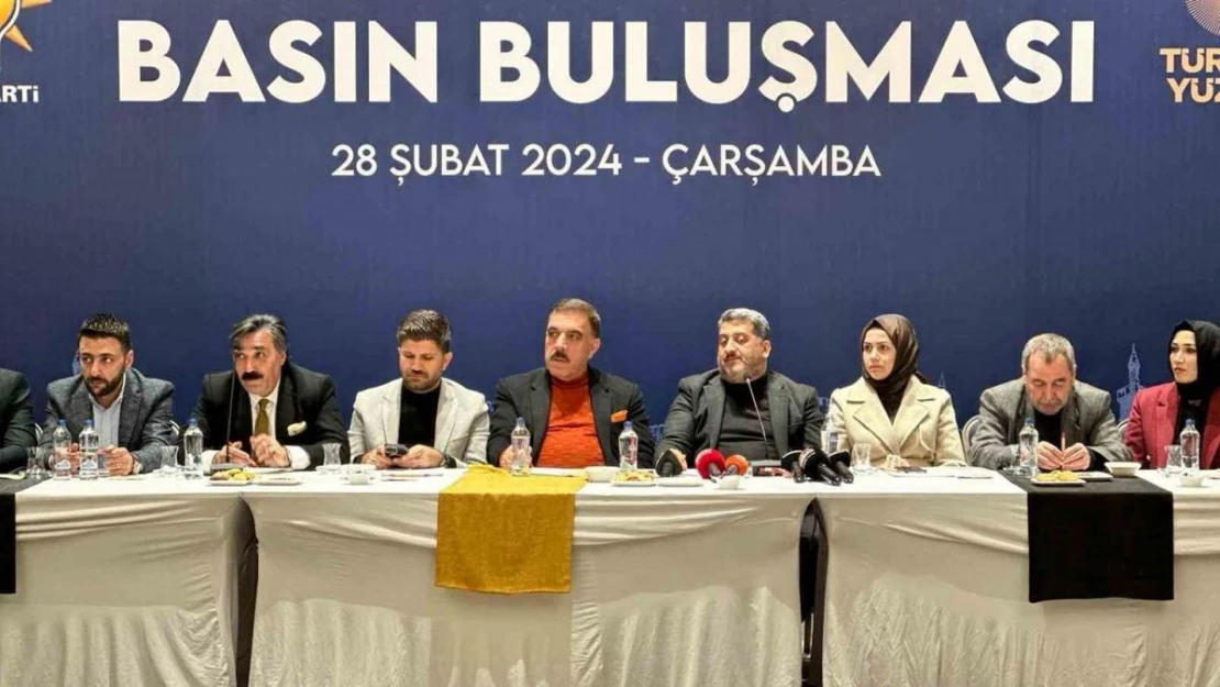 AK Parti Diyarbakır İl Başkanı Raşit Ocak basın mensuplarıyla bir araya geldi