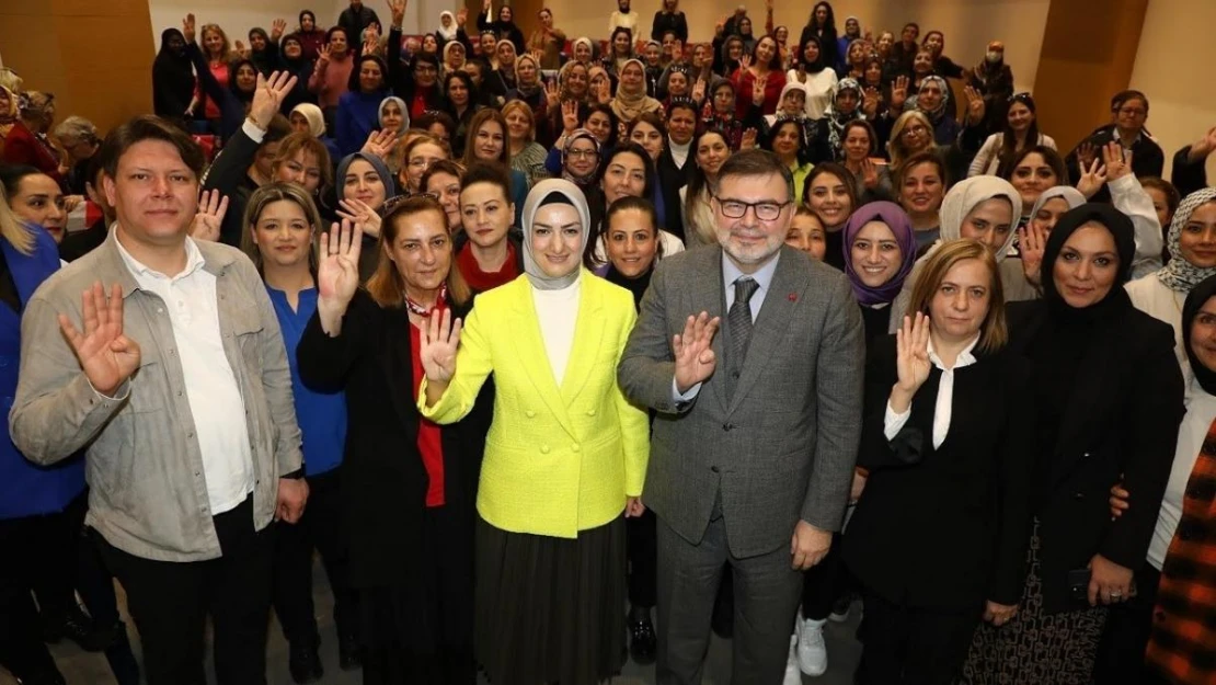 AK Parti İzmir Kadın Kolları'nda devir teslim töreni