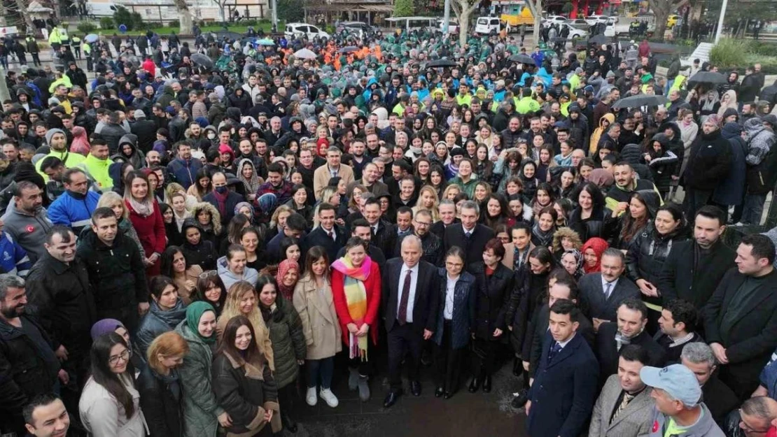 AK Parti'nin Denizli Adayı Osman Zolan yüzlerce kişi tarafından karşılandı