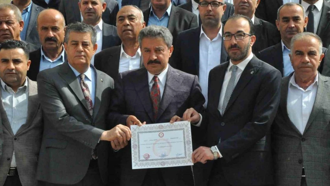 AK Parti Şırnak Milletvekili Aslan Tatar mazbatasını aldı