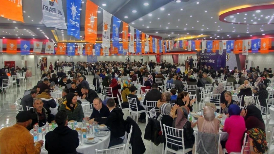 AK Parti teşkilatları iftar yemeğinde buluştu