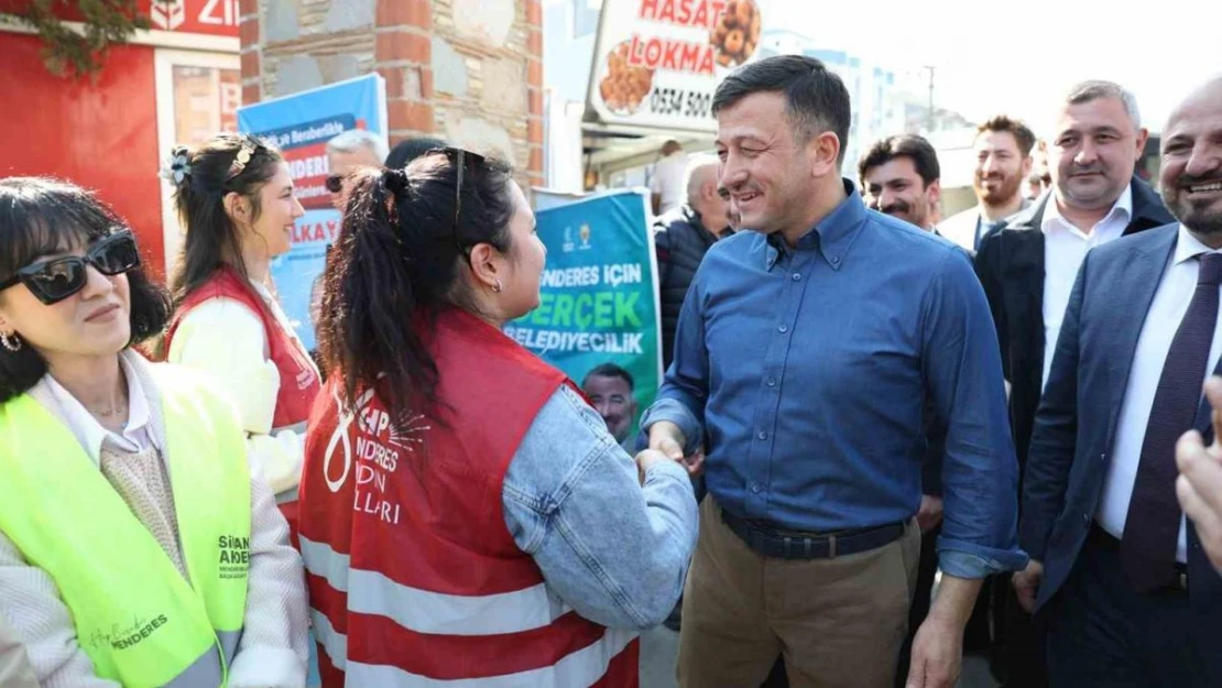 AK Partili Hamza Dağ ile CHP'li gençler arasında gülümseten diyalog