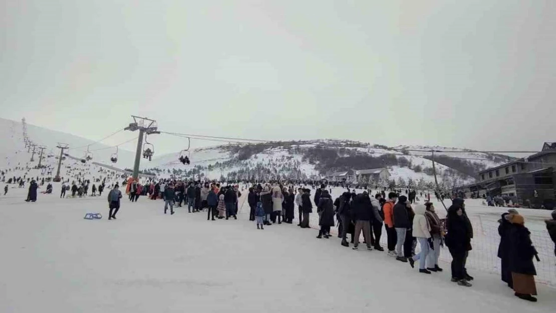 Akdağ Kayak Merkezi tıklım tıklım