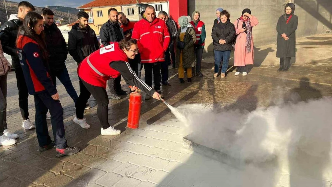 Akdağmadeni Türk Kızılay personeline hafif arama kurtarma eğitimi verildi