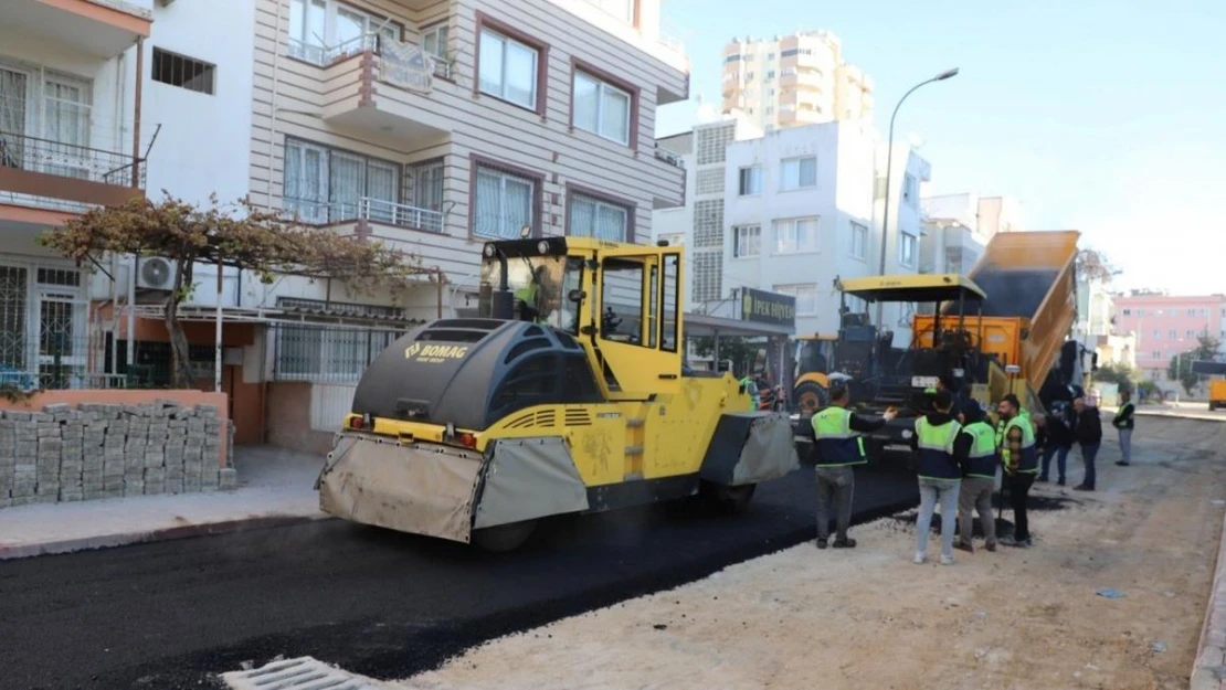 Akdeniz'de asfalt çalışmaları aralıksız sürüyor