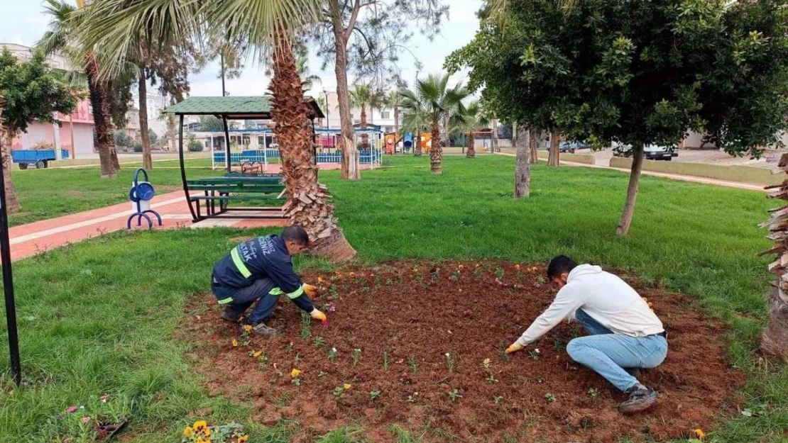 Akdeniz'de park, bahçe ve yeşil alanlar çiçekleniyor