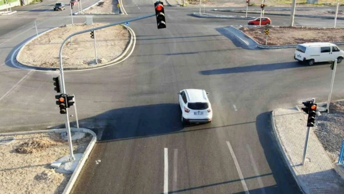 Aksaray'da kırmızı ışıkta geçen sürücüler dron ile böyle görüntülendi