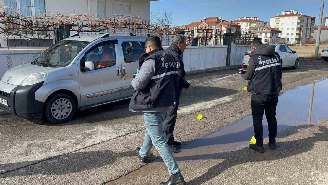 Aksaray'da park halindeki araca tüfekle ateş açıldı