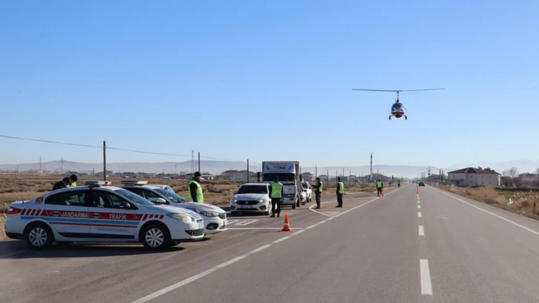 Aksaray jandarmadan Cayrokopter ile denetim