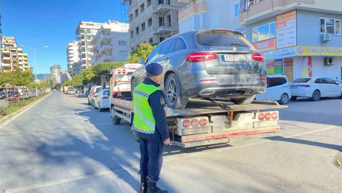 Alanya'da 3 araç trafikten men edildi