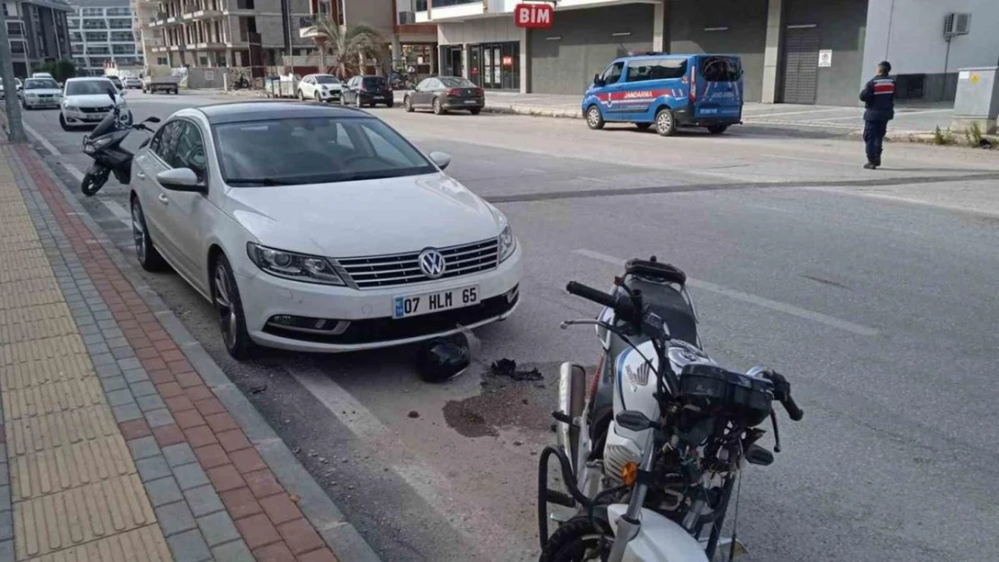 Alanya'da devrilen motosiklet sürücüsü yaralandı