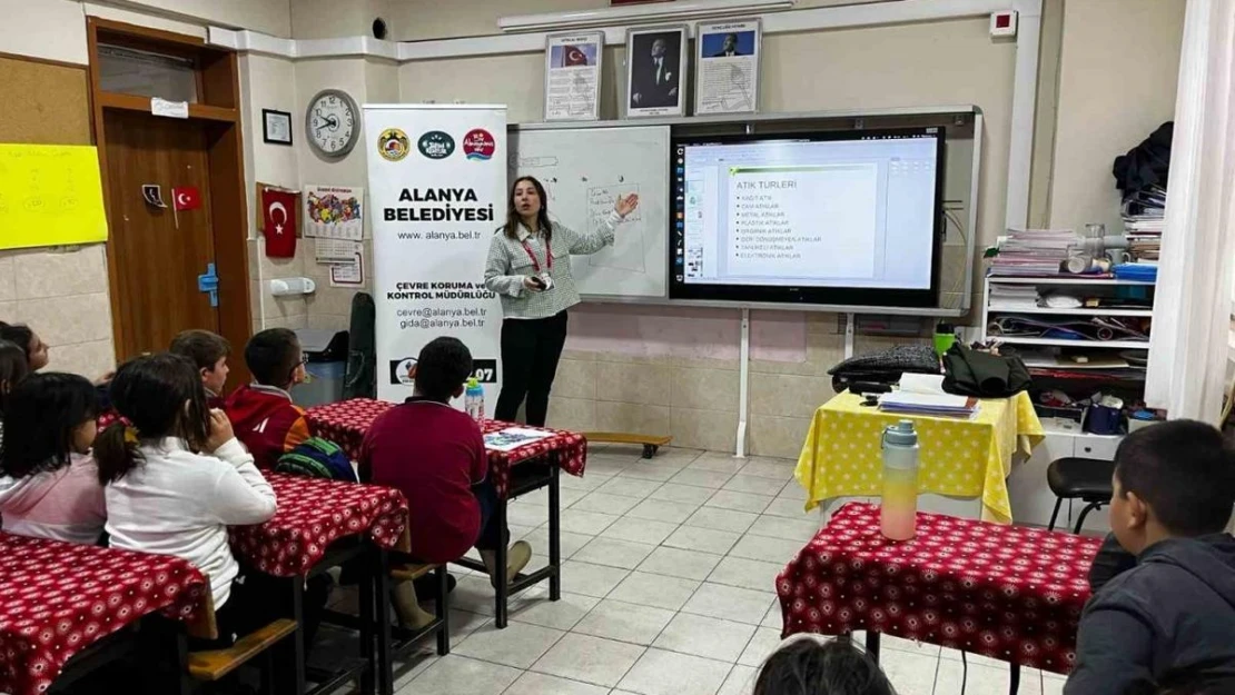 Alanya'da Eko Okullarda Atıksız Yaşam ve Atıkların Geri Kazanımı eğitimi düzenleniyor