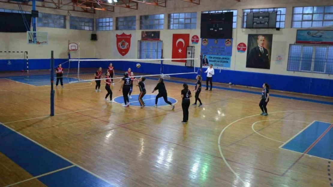 Alanya'da sağlıkçılar voleybol turnuvasında buluştu