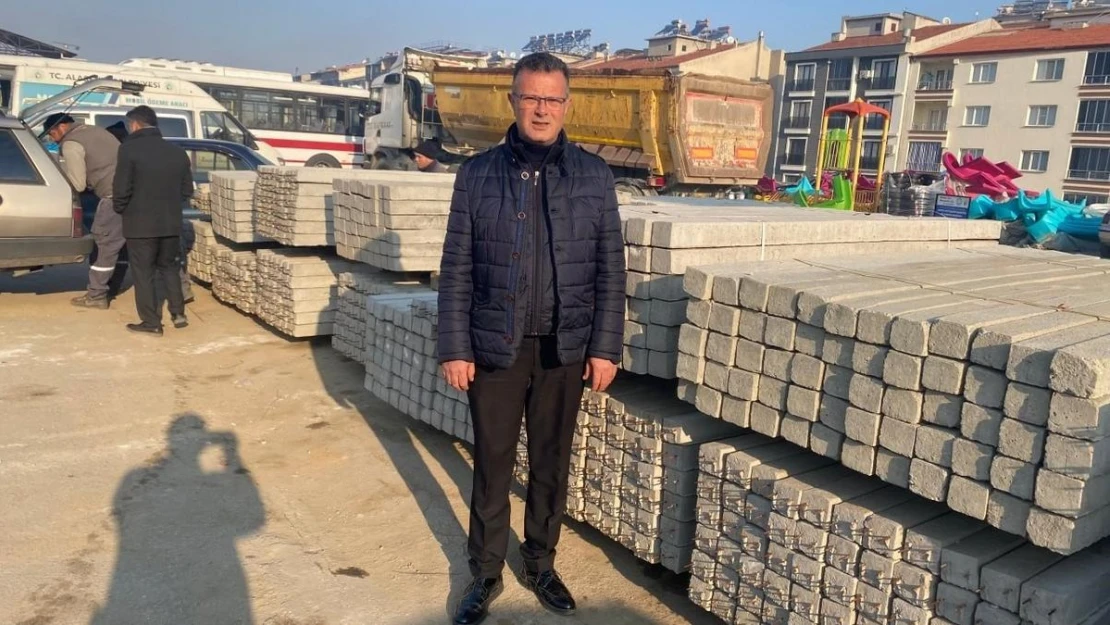 Alaşehir Belediyesinden çiftçilere beton bağ direği desteği