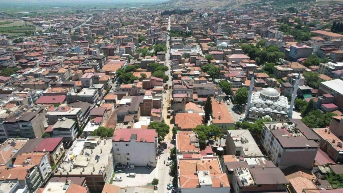 Alaşehir'in prestij caddesinde sıra üst yapıda