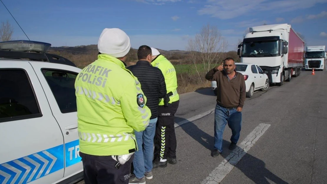 Alkollü sürücü, görevini yapan polise, 'Seninle işim yok benim, kralı, hakimi, savcısı gelsin' dedi