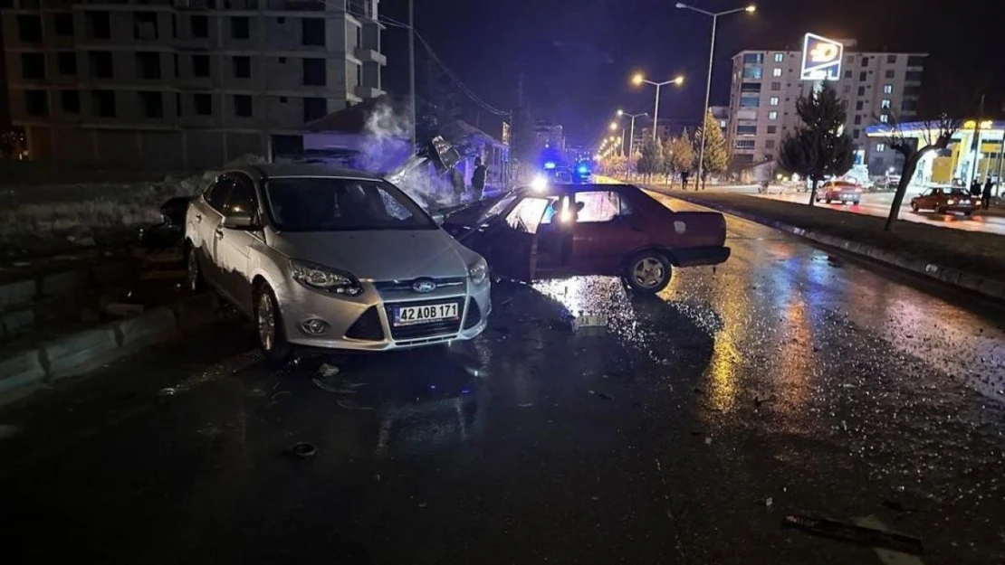 Alkollü sürücü, otomobiliyle park halindeki araçlara çarptı