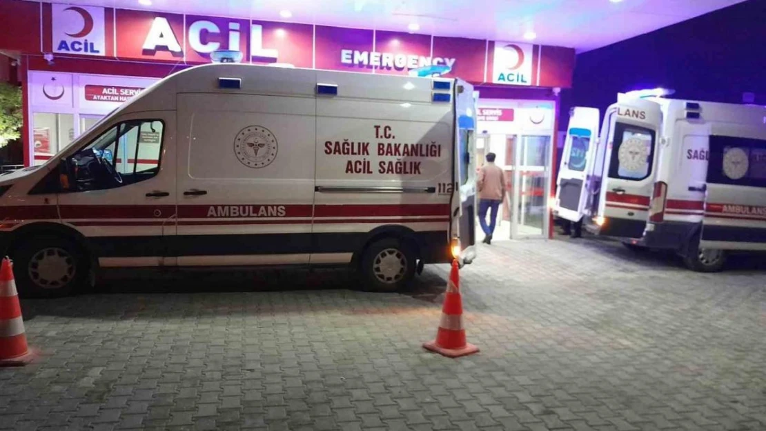 Alkollü sürücü zincirleme kazaya neden oldu: Işıkta bekleyen araca çarptı, 7 kişi yaralandı