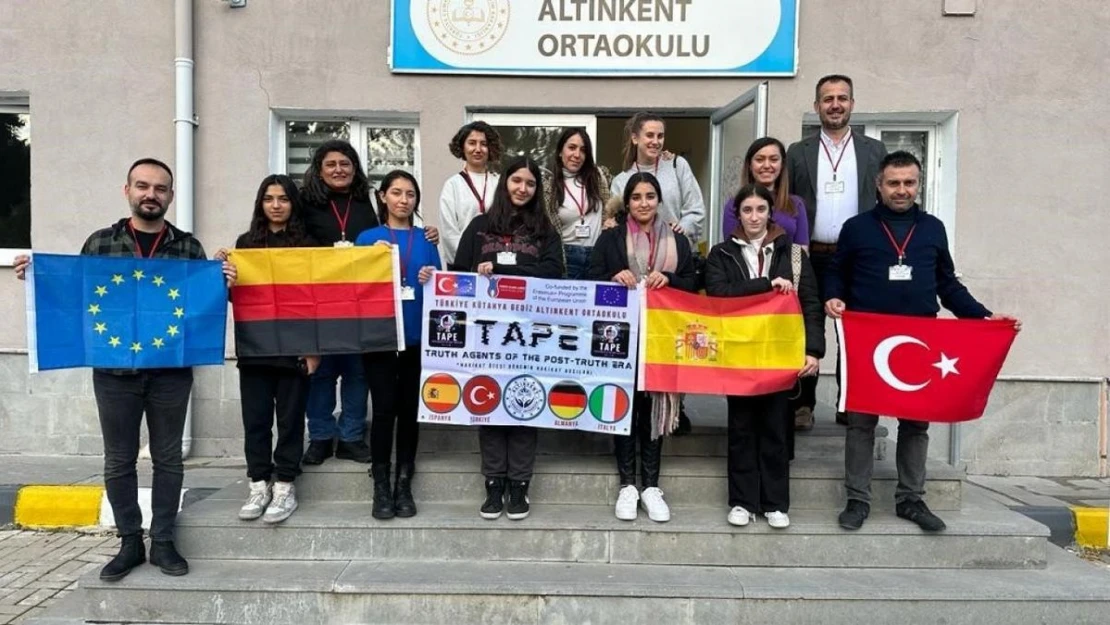 Alman ve İspanyol öğrenciler dezenformasyonla mücadele için Gediz'e geldi