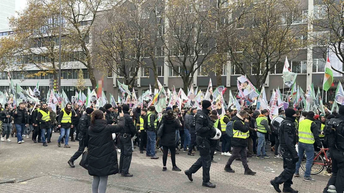 Almanya'da terör örgütü PKK yandaşları yürüyüş düzenledi