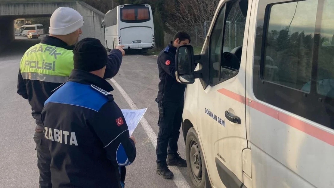 Altınova'da servis araçları denetlendi