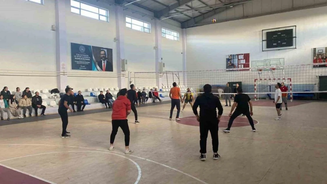 Altunhisar İlçesi'nde Voleybol Turnuvası tamamlandı